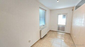 Salón krásy na výbornom mieste v Ružinove. Vstup priamo z ul