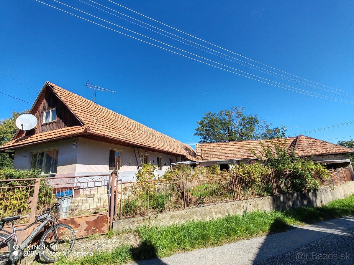 Predám rodinný dom v obci Pukanec na ulici Hrnčiarska,dom je