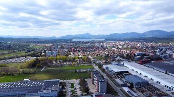 Ponúkame na predaj atraktívny rovinatý pozemok nachádzajúci 