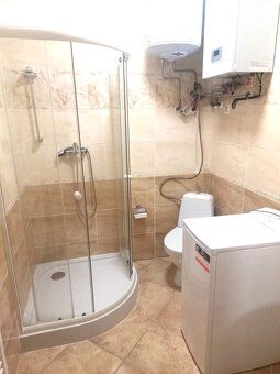 Ponúkame na predaj zrekonštruovanú garsónku o výmere 20 m2 s