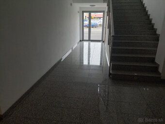 Ponúkame na predaj zrekonštruovaný 3 - izbový nebytový pries