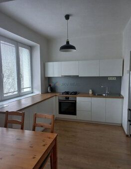 Ponúkam na dlhodobý prenájom priestranný, svetlý 2-izbový by