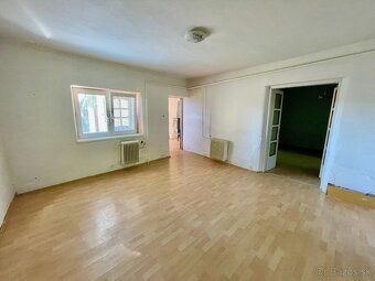 Na predaj priestranný 4-izbový RD nachádzajúci sa na ul. Pet