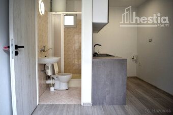Hestia reality ponúka na predaj starší samostatne stojaci ro