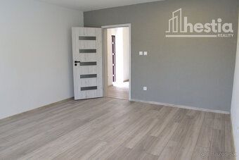 Hestia reality ponúka na predaj starší samostatne stojaci ro