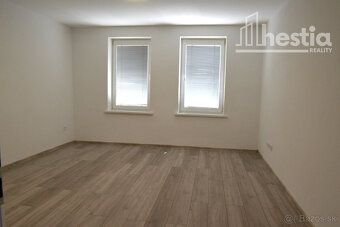 Hestia reality ponúka na predaj starší samostatne stojaci ro