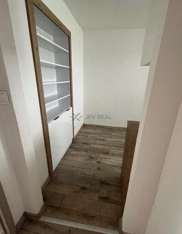 Typ: 3-izbový byt Ulica: Nová Dubnica Obec: Nová Dubnica
Pon