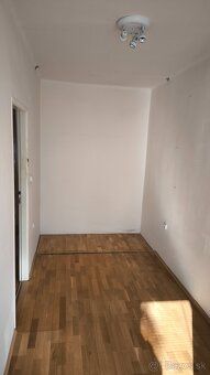 Predám dvojizbový (pôvodne trojizbový) byt kompletne prerobe