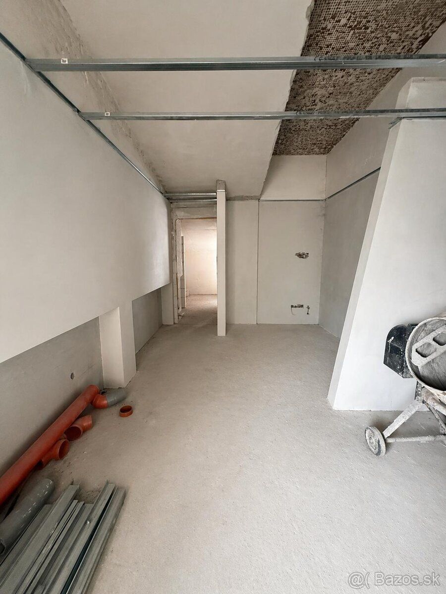 Na predaj nebytový priestor s rozlohou 100 m2. 60m2 plnohodn