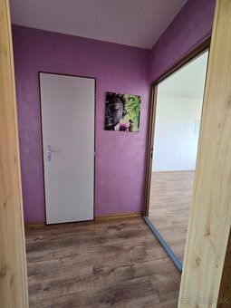 Ponúkam na predaj veľký slnečný 4 izbový byt s balkónom v Po