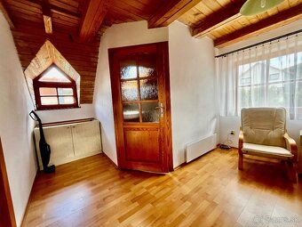 🏡Ponúkame na predaj krásnu 3 podlažnú, kompletne zrekonštruo