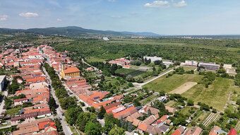 Typ: Pozemok pre rodinné domy Obec: Modra
DEVELOPERSKÝ POZEM