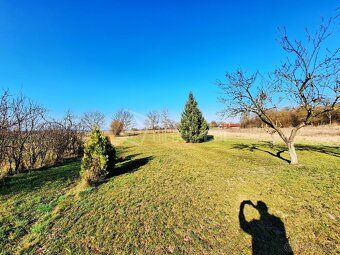 Ponúkam na predaj záhradu v Lúčnici nad Žitavou, 1000m2, 5km