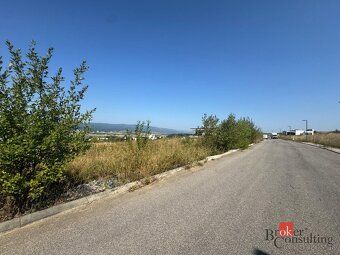 Ponúkame na predaj stavebný pozemok o výmere 885 m², nachádz