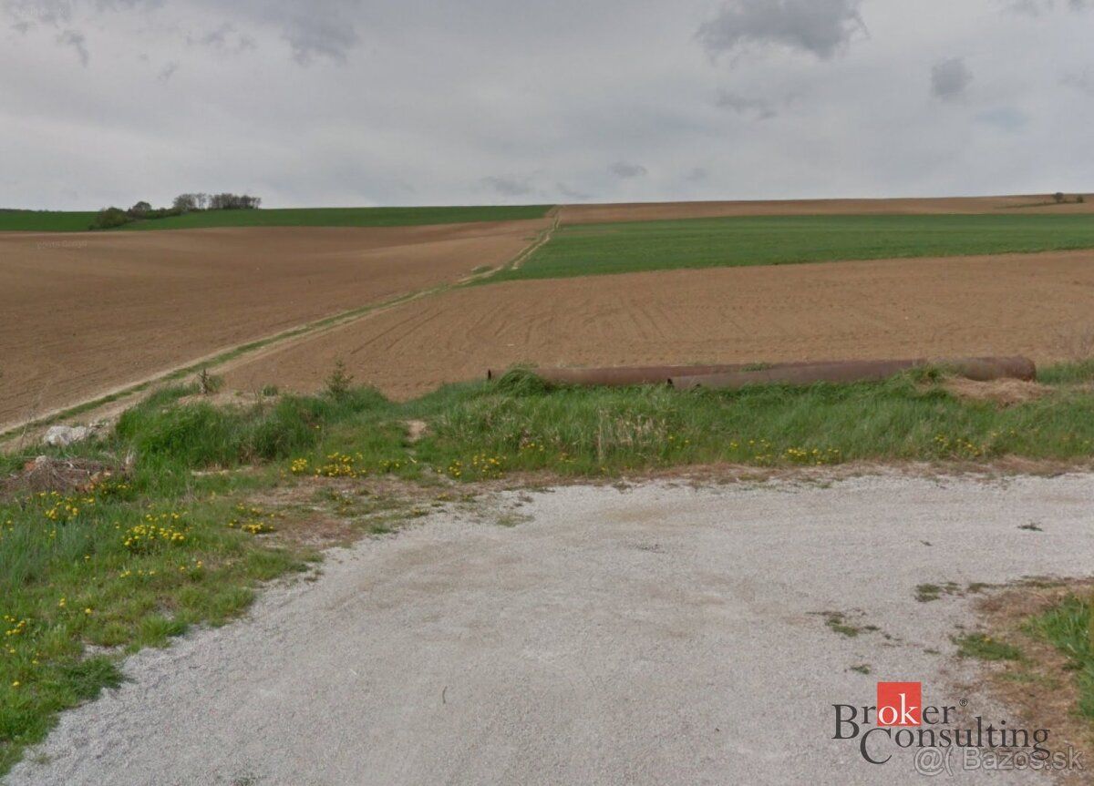 Ponúkame na predaj pozemok v obci Lužianky o výmere 632 m2 v