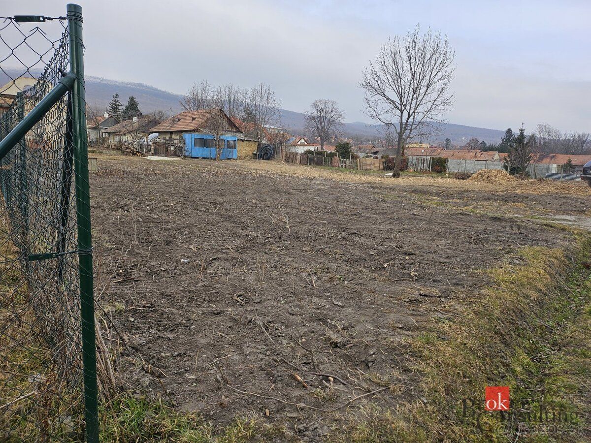 Ponúkam na predaj 2 stavebné pozemky v tichej lokalite centr