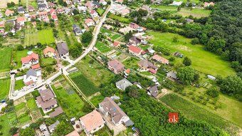 Na pozemku sa nachádza stavba so súpisným číslom, čo predsta
