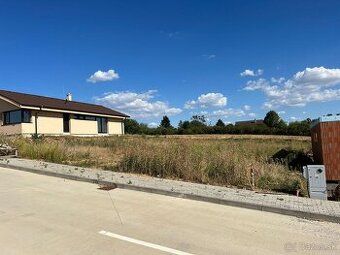 Tureality ponúka na predaj stavebný pozemok v pokojnej obci 