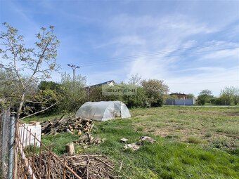 Ponúkame na predaj ornú pôdu s výmerou 1023 m2 a priamym prí