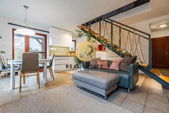 Maroš Vereš +421 904 086 200 e-mail:
V2 real estate ponúka n