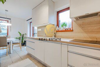 Maroš Vereš +421 904 086 200 e-mail:
V2 real estate ponúka n