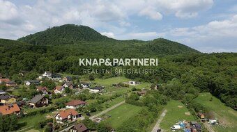 Ponúkam na predaj krásny rovinatý pozemok s výmerou 831 m2, 