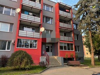 Predám 3.izbový prerobený byt s klimatizáciou, ktorá má 82 m