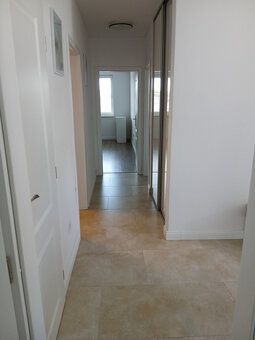 Ponúkam na prenájom trojizbový 75 m2, kompletne zariadený 3 