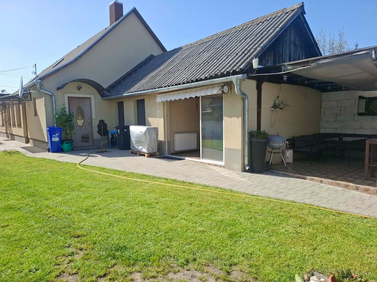 Dlhodobo prenájmem štvorizbový (8 postelí) rodinný dom s baz