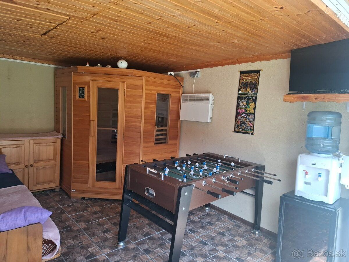 Dlhodobo prenájmem štvorizbový (8 postelí) rodinný dom s baz