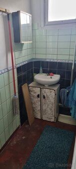 Prenajmem starsi čiastocne zariadeny dom s pozemkom a s gara