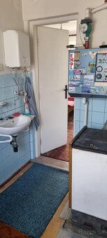 Prenajmem starsi čiastocne zariadeny dom s pozemkom a s gara