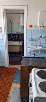 Prenajmem starsi čiastocne zariadeny dom s pozemkom a s gara