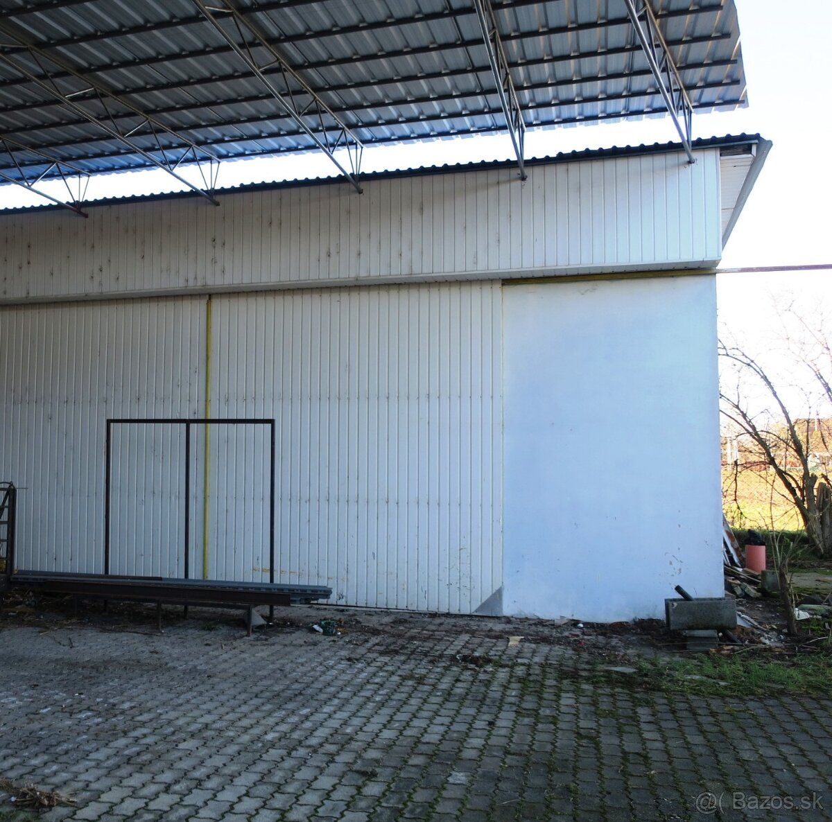 Ponúkame Vám na predaj Polyfunkčnú budovu na predaj v Nových