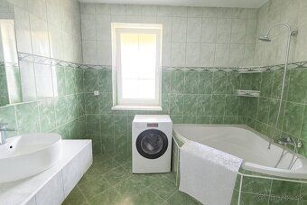 Na predaj: Zánovný 4-izbový bungalov s garážou a záhradou v 