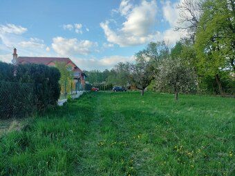 Diana Reality ponúka na predaj  rozľahlý rovinatý pozemok s 