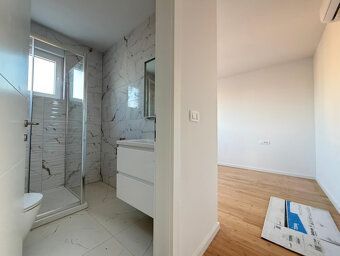 LaHoREAL.eu ponúka na predaj nový trojizbový apartmán s výhľ