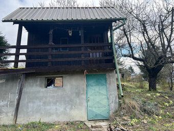 Zahrada 558m2 Ovocne stromy Hrozno Úžitková voda na hranici 