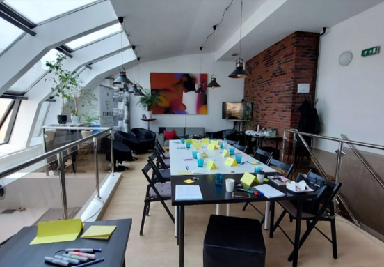 📍 Obchodná 3, Staré Mesto, Bratislava
Moderný coworking a ka