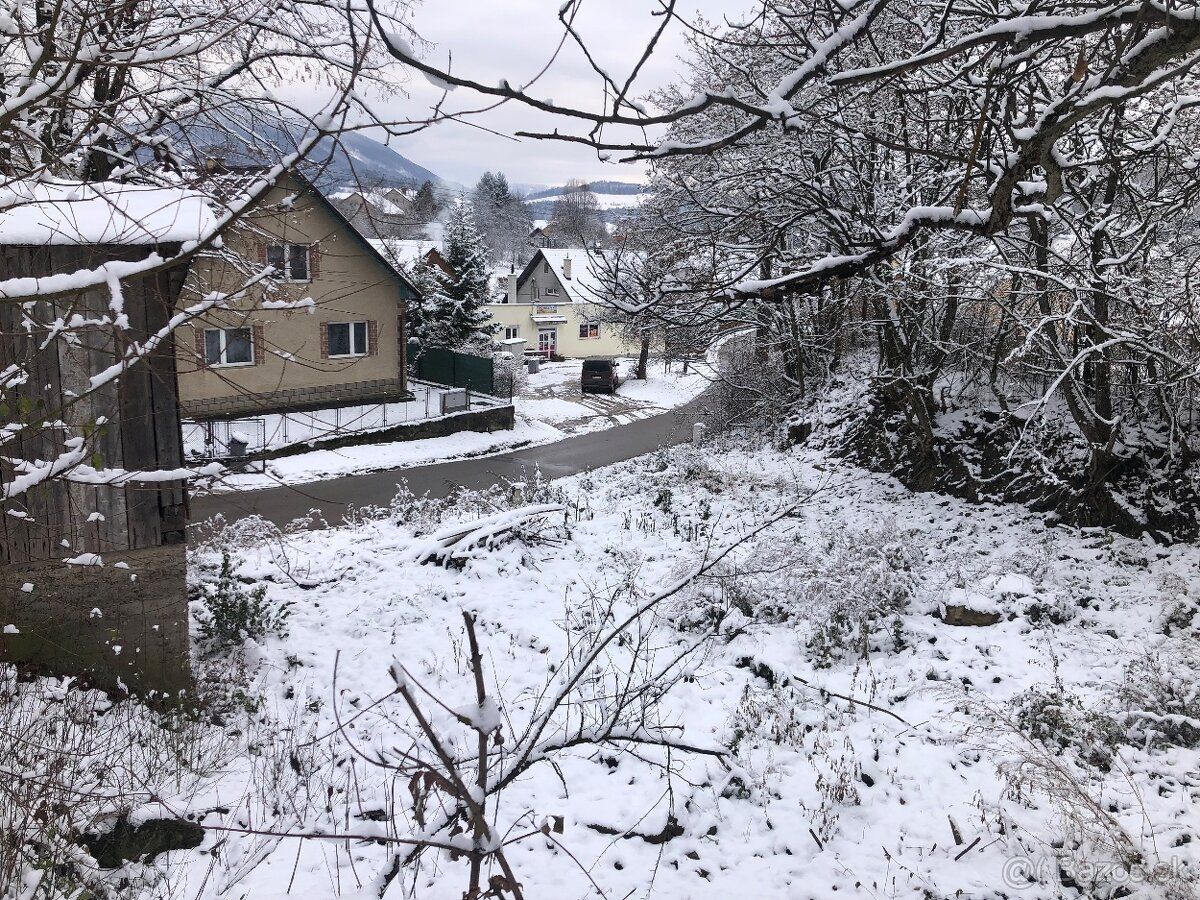 Predám stavebný pozemok v obci Horny Lieskov o výmere 562 m2
