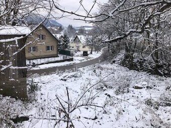 Predám stavebný pozemok v obci Horny Lieskov o výmere 562 m2