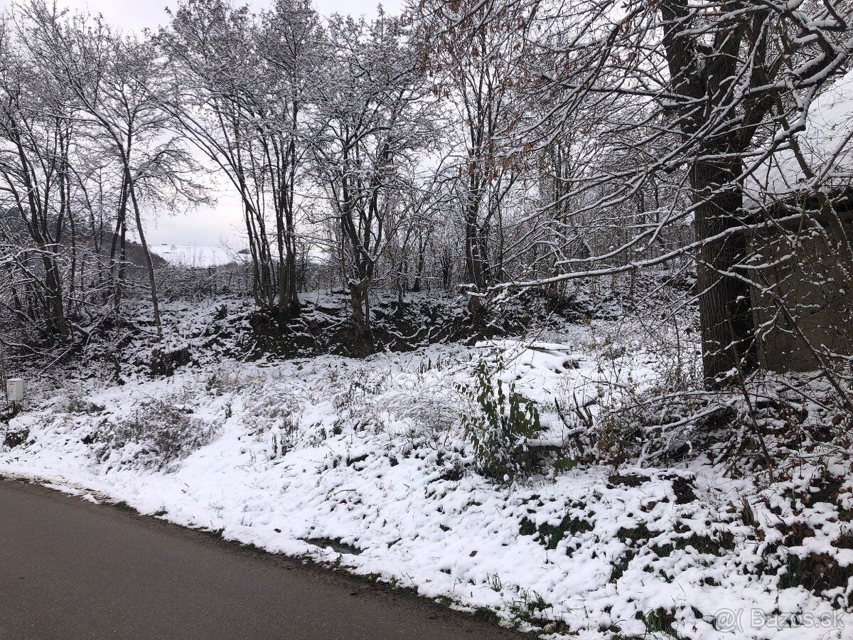 Predám stavebný pozemok v obci Horny Lieskov o výmere 562 m2
