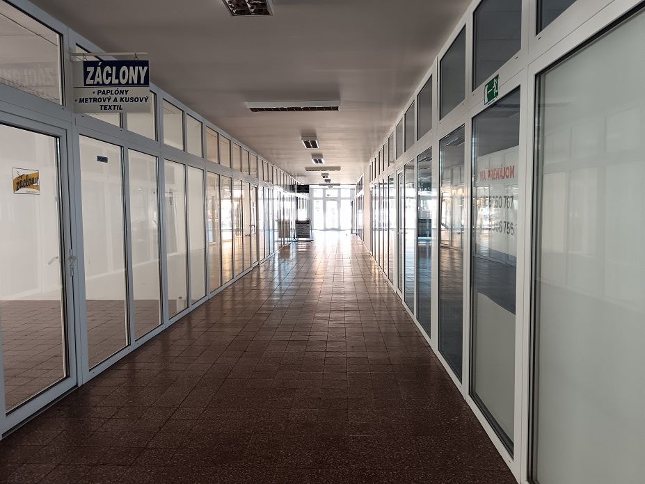 Ponúkame do prenájmu obchodné priestory v centre mesta Nové 