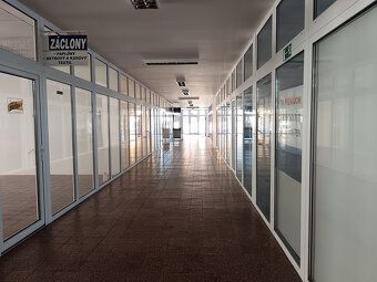 Ponúkame do prenájmu obchodné priestory v centre mesta Nové 