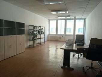 Ponúkame do prenájmu obchodné priestory v centre mesta Nové 