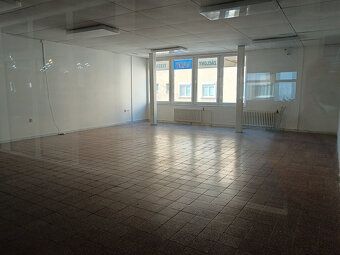Ponúkame do prenájmu obchodné priestory v centre mesta Nové 