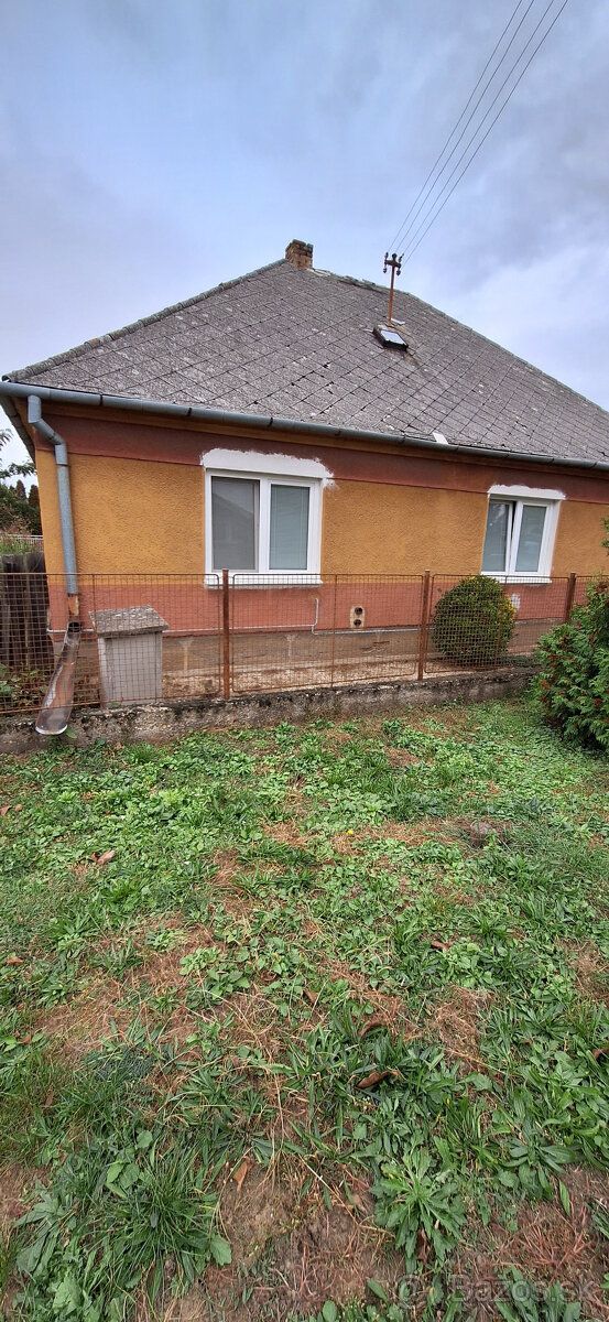 Ponúkame Vám na predaj rodinný dom s predzáhradkou v malebne