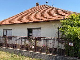 Ponúkame Vám na predaj rodinný dom s predzáhradkou v malebne