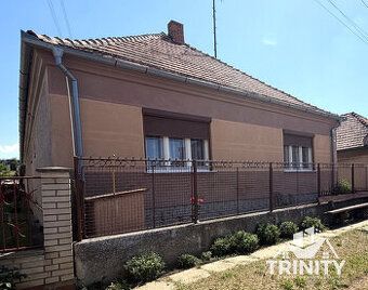 Ponúkame Vám na predaj rodinný dom s predzáhradkou v malebne