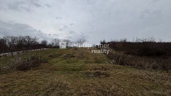 F007-14-SIRA3a
Na predaj stavebný pozemok a záhrada v katast